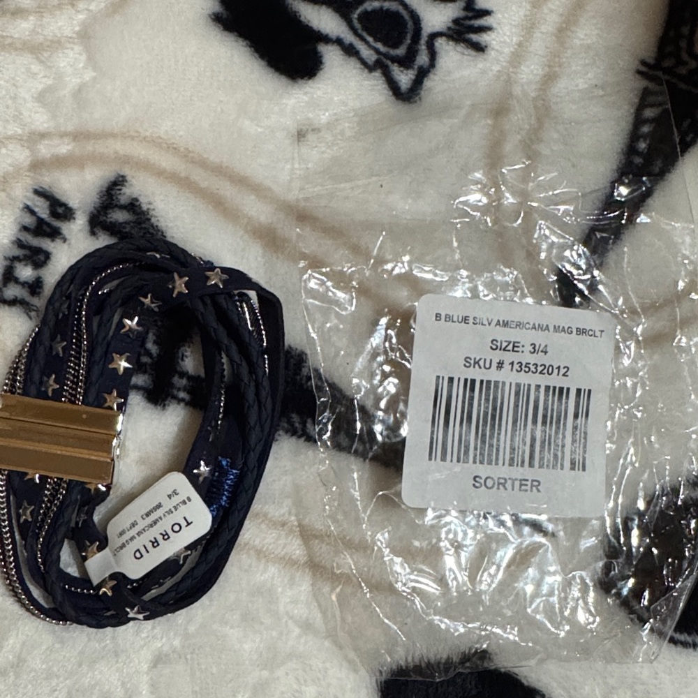 NWT Torrid Blue Star American Bracelet Size 3/4 Magnetic Closure - Picture 2 of 8